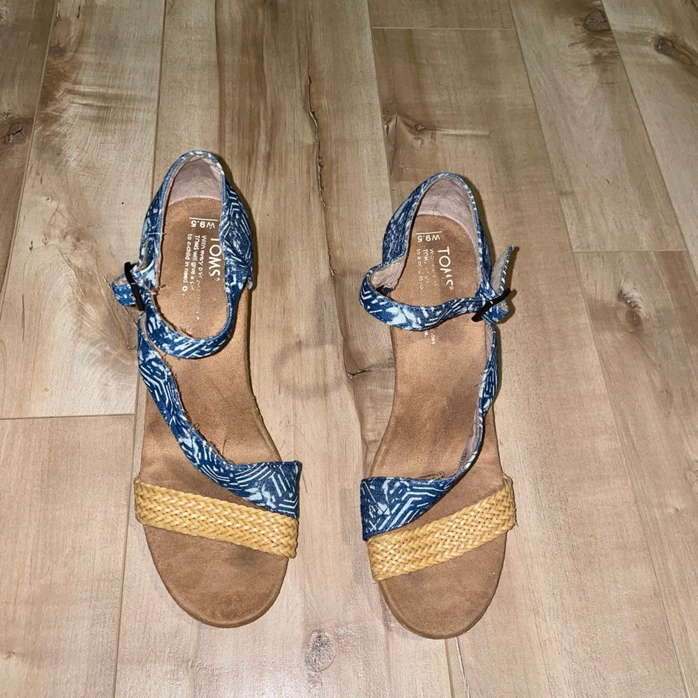 TOMS Clarissa Wedge Blue Batik Textile size 9.5
